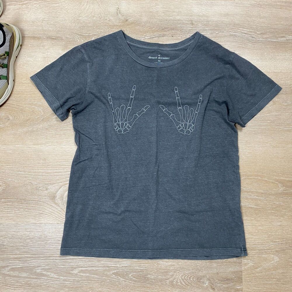 Desert Dreamer Skeleton‎ Graphic Tee Gray Women's Size M